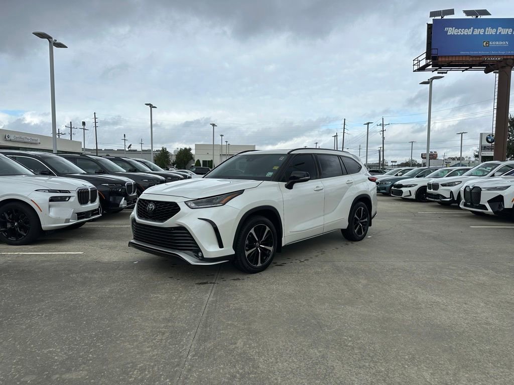 Used 2021 Toyota Highlander XSE video 1