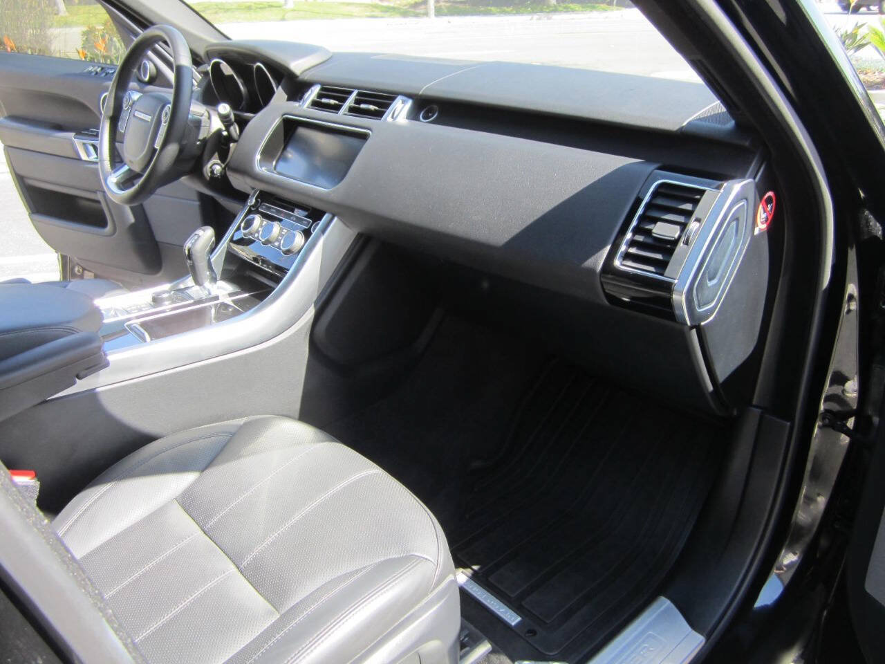 Used 2017 Land Rover Range Rover Sport HSE AWD/4WD image 24