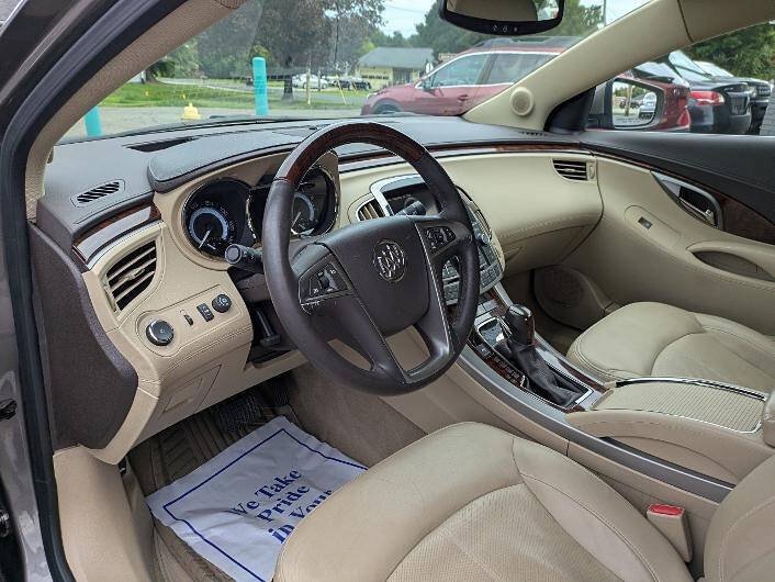 Used 2010 Buick LaCrosse CXS w/ Touring Package FWD image 11