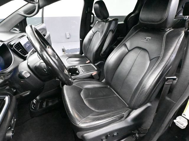 Used 2019 Chrysler Pacifica Touring-L Plus w/ Advanced Safetytec Group FWD image 31