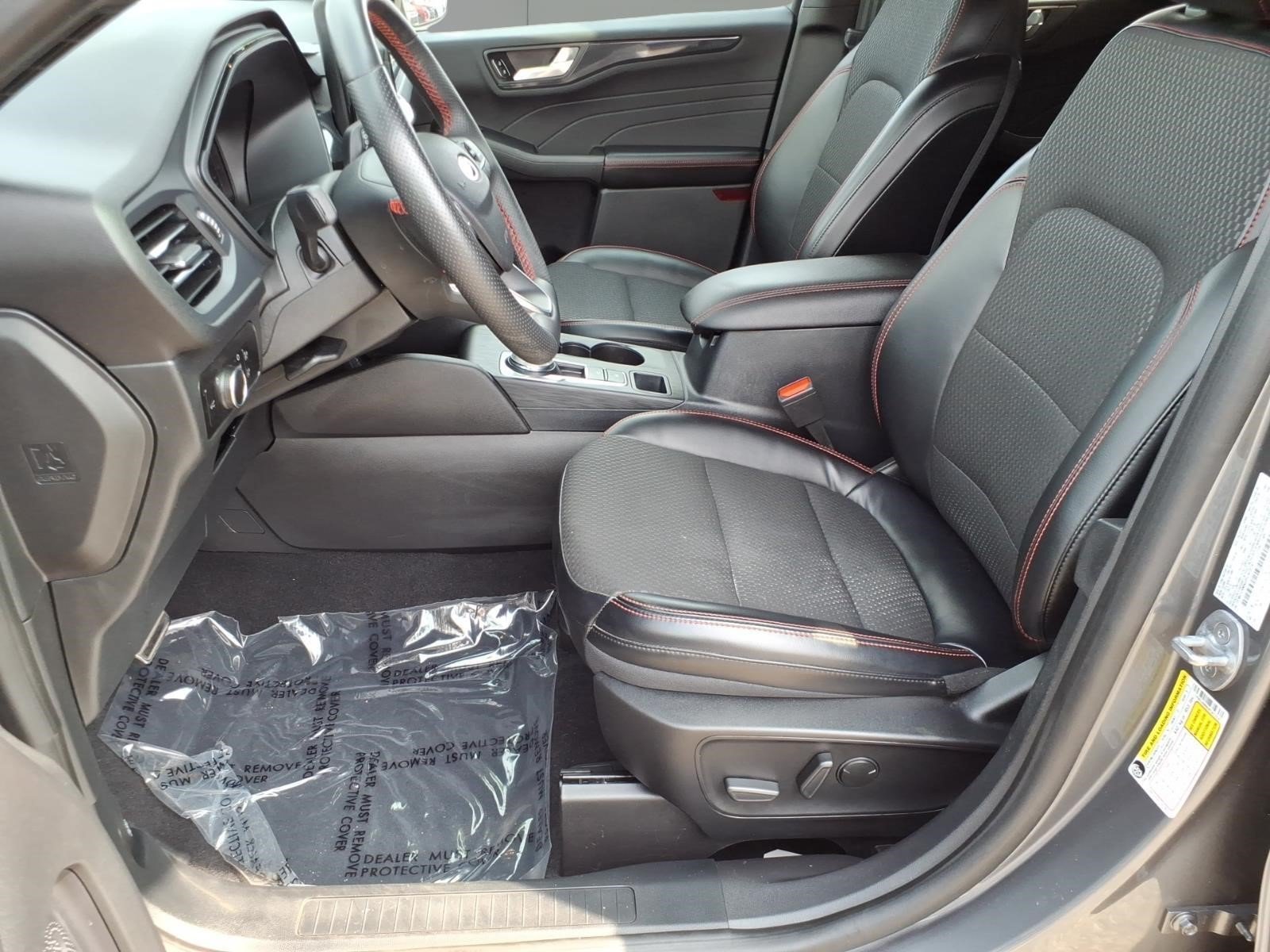 Used 2023 Ford Escape ST-Line w/ Tech Pack #1 AWD/4WD image 13