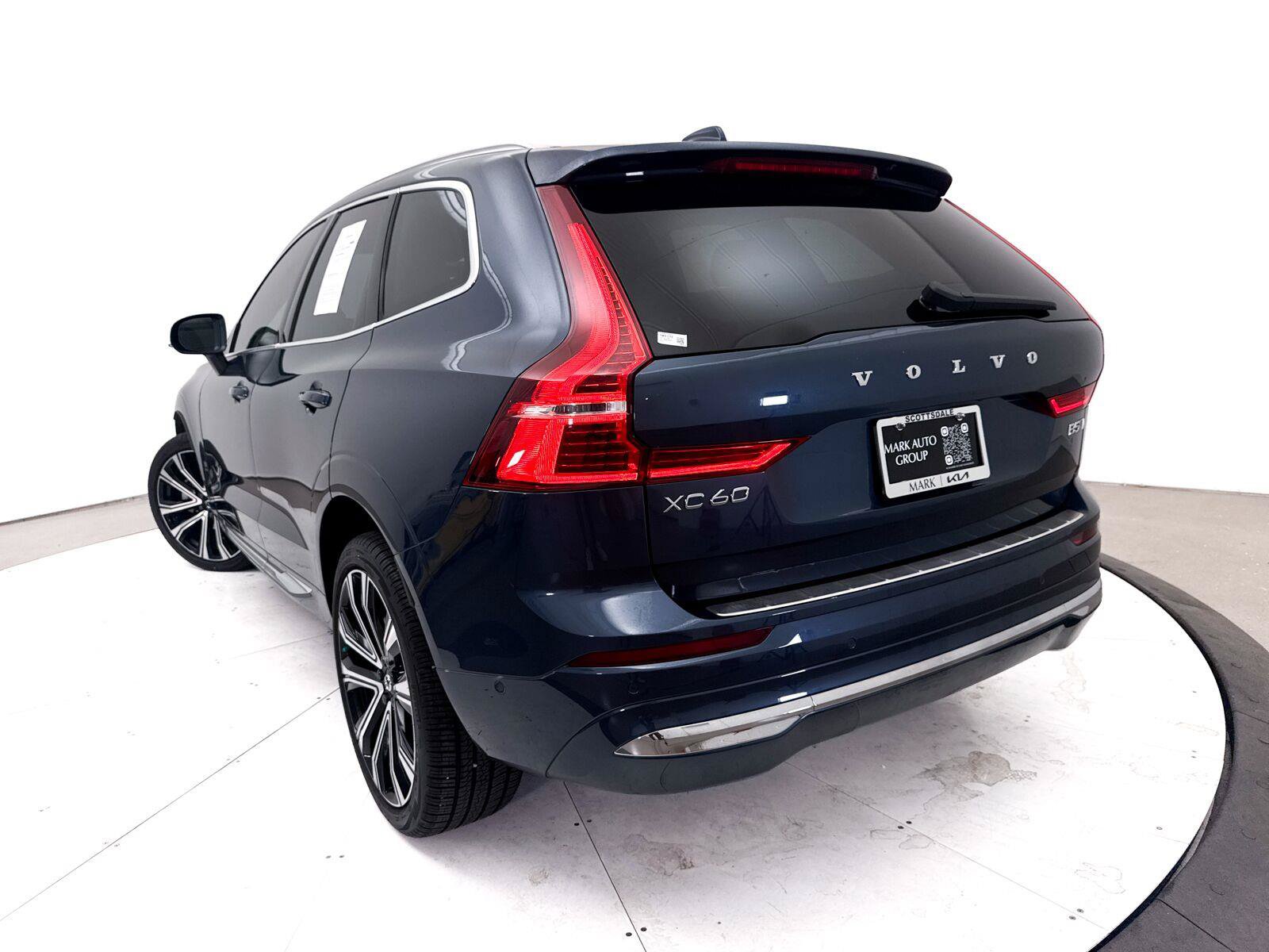 Used 2023 Volvo XC60 B5 Ultimate w/ Climate Package AWD/4WD image 9