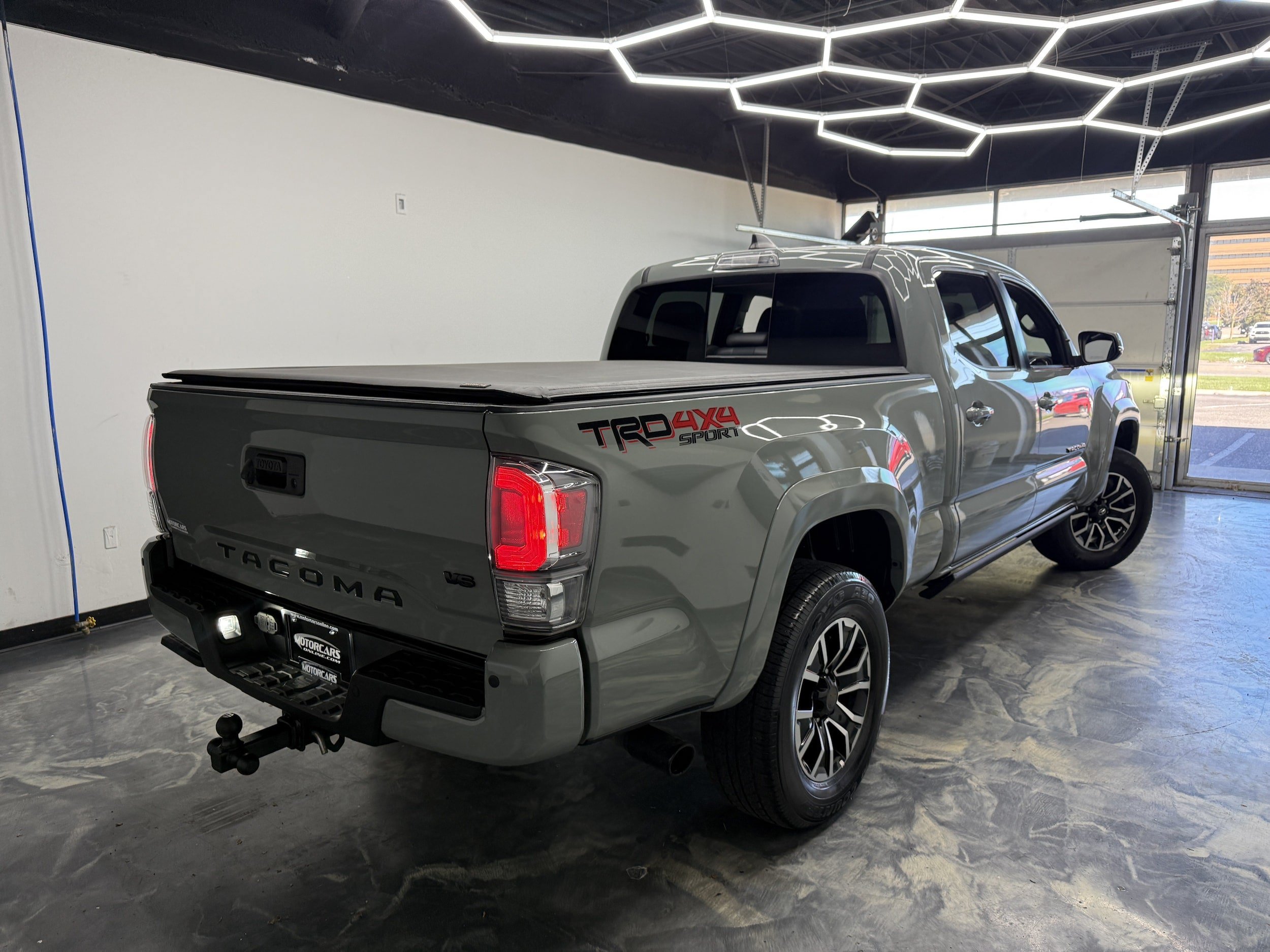 Used 2023 Toyota Tacoma TRD Sport w/ TRD Premium Sport Package AWD/4WD image 4