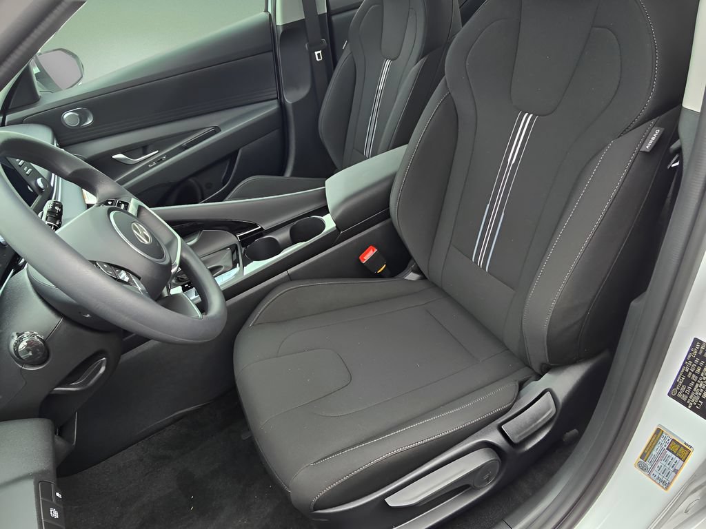 New 2026 Hyundai Elantra Hybrid FWD image 13