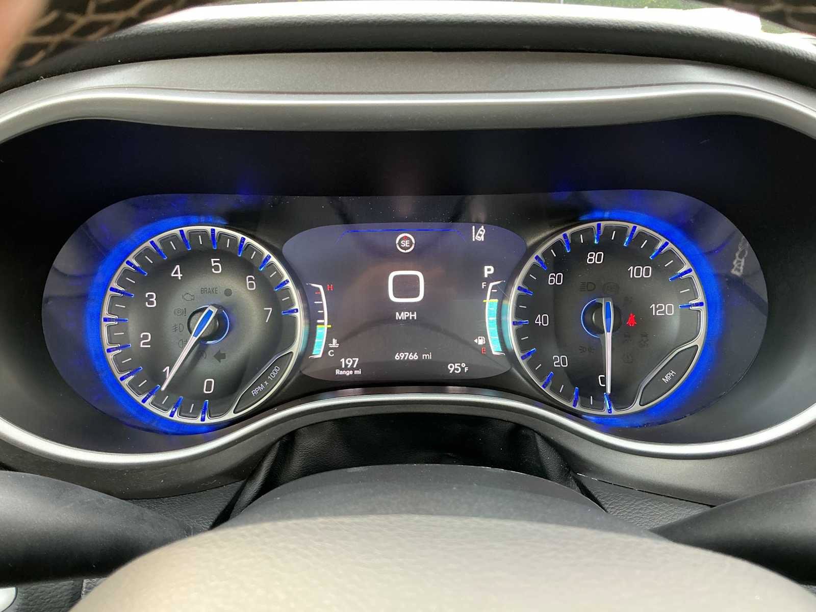 Used 2024 Chrysler Pacifica Touring-L FWD image 22