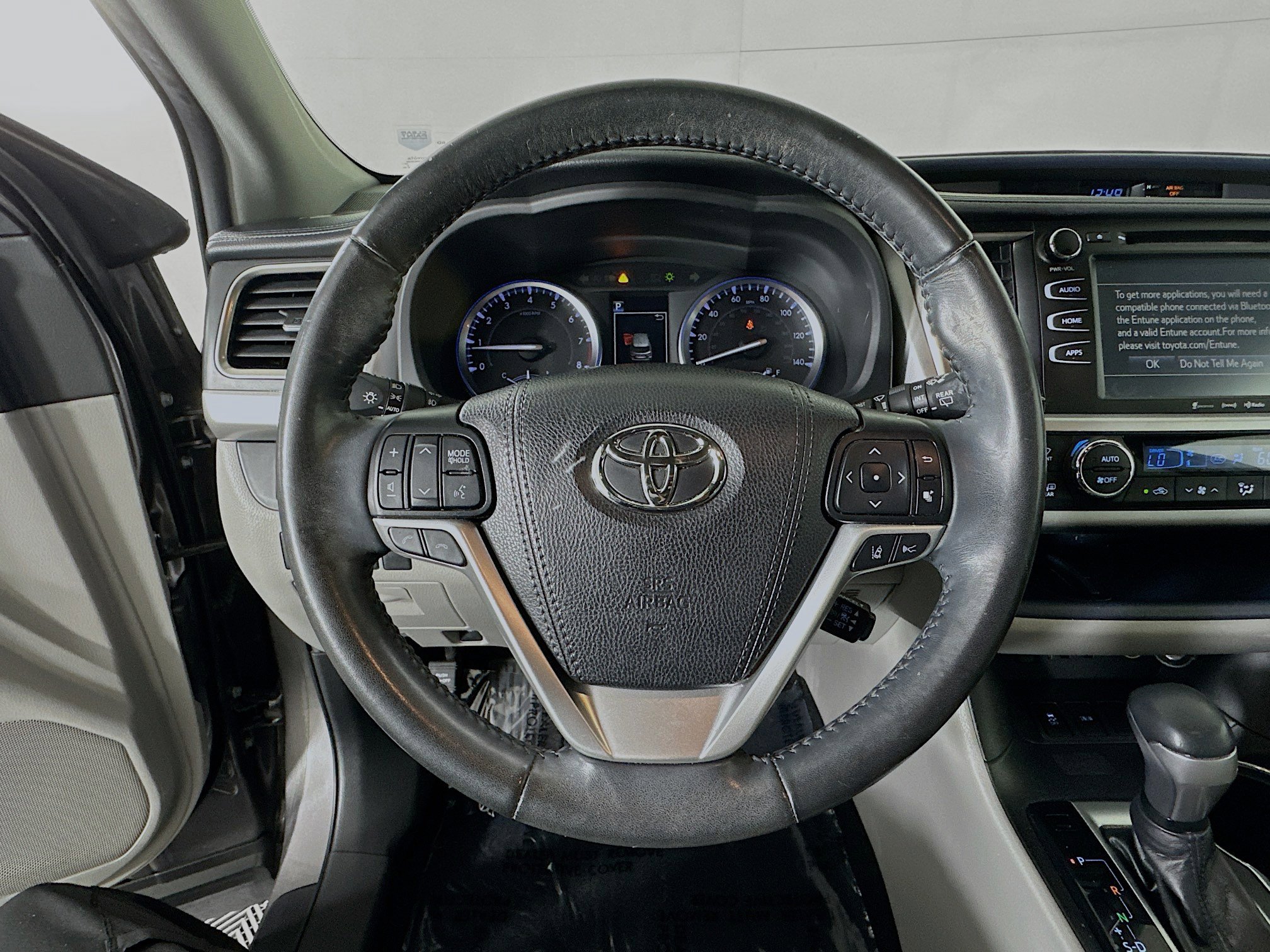 Used 2019 Toyota Highlander XLE FWD image 15
