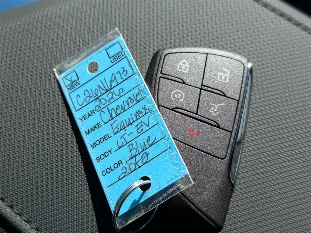 New 2026 Chevrolet Equinox EV LT image 17