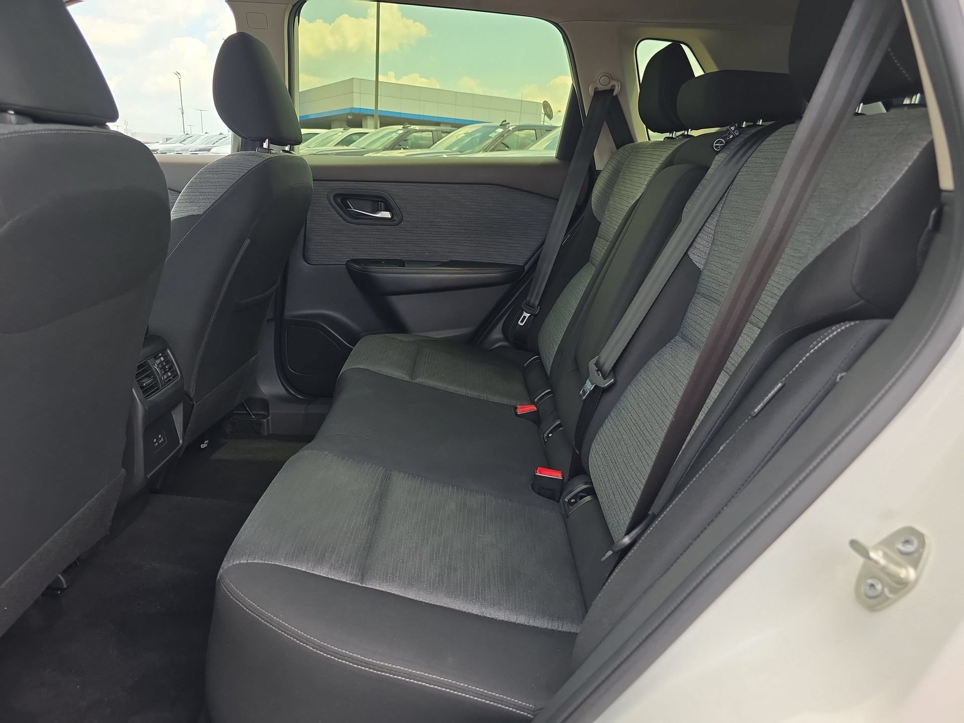 Used 2023 Nissan Rogue SV AWD/4WD image 11