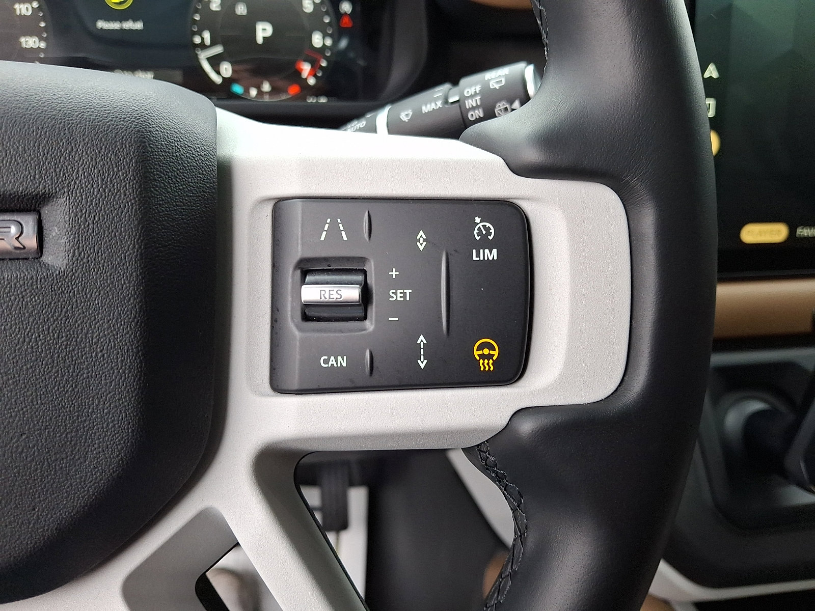 Used 2025 Land Rover Defender 130 S image 23