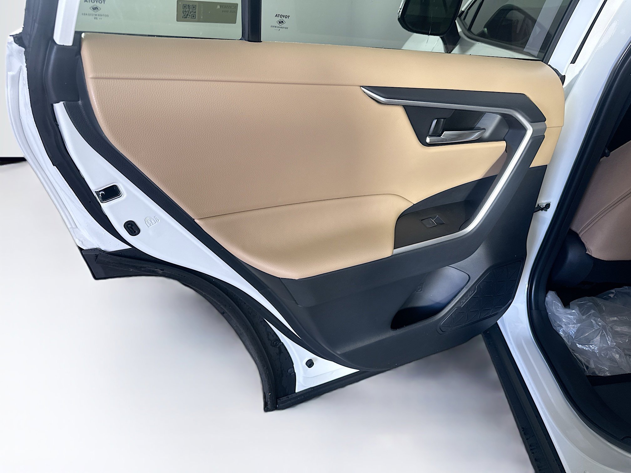 Used 2025 Toyota RAV4 XLE w/ Convenience Package image 28