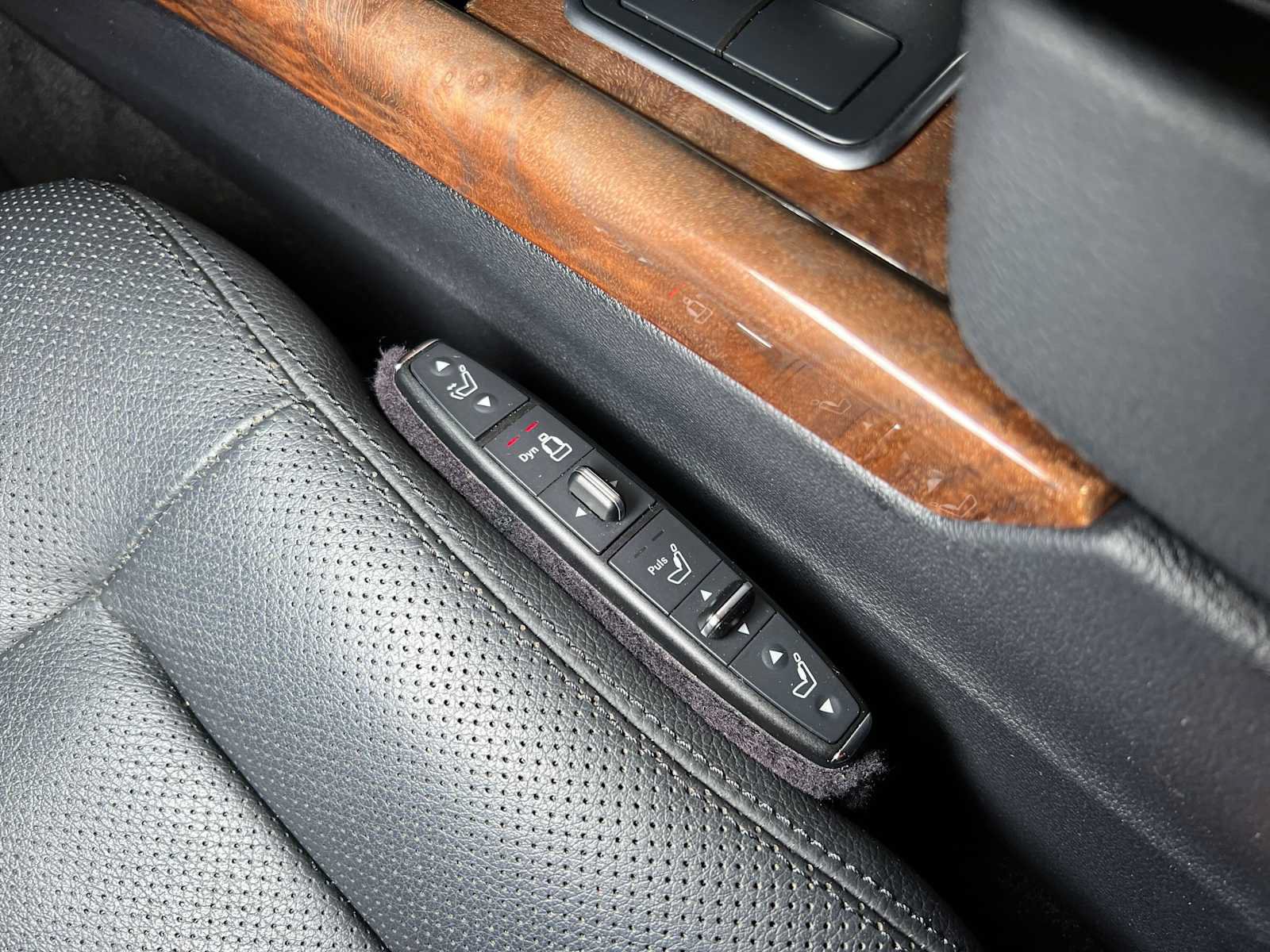 Used 2013 Mercedes-Benz E 550 4MATIC Sedan image 34