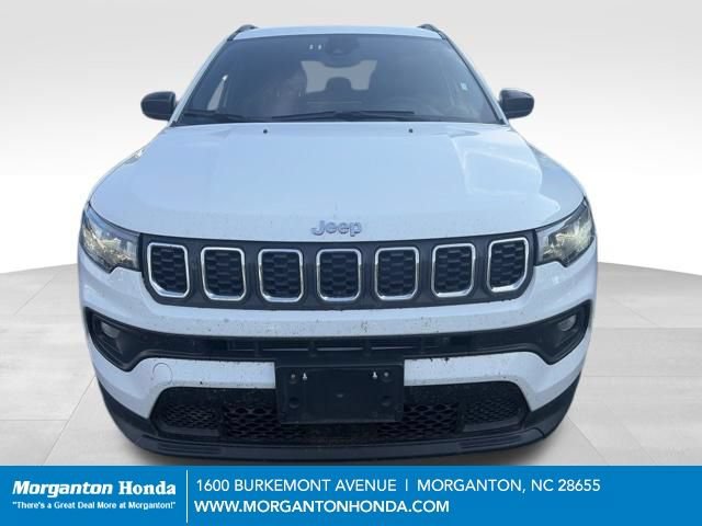 Used 2024 Jeep Compass Latitude AWD/4WD image 2