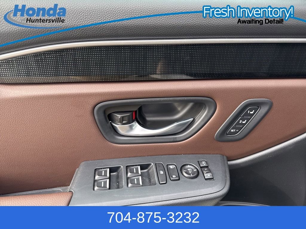 Used 2025 Honda Pilot Elite image 21