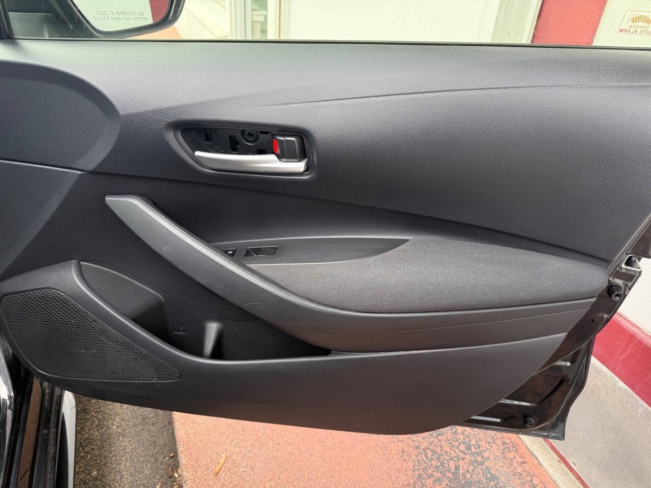 Used 2020 Toyota Corolla LE FWD image 14