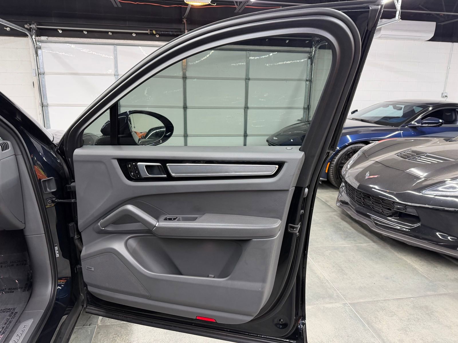 Used 2023 Porsche Cayenne Coupe image 25