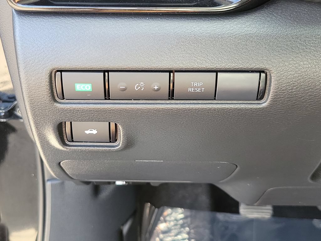 Used 2022 Nissan Sentra SV w/ Lighting Package FWD image 30
