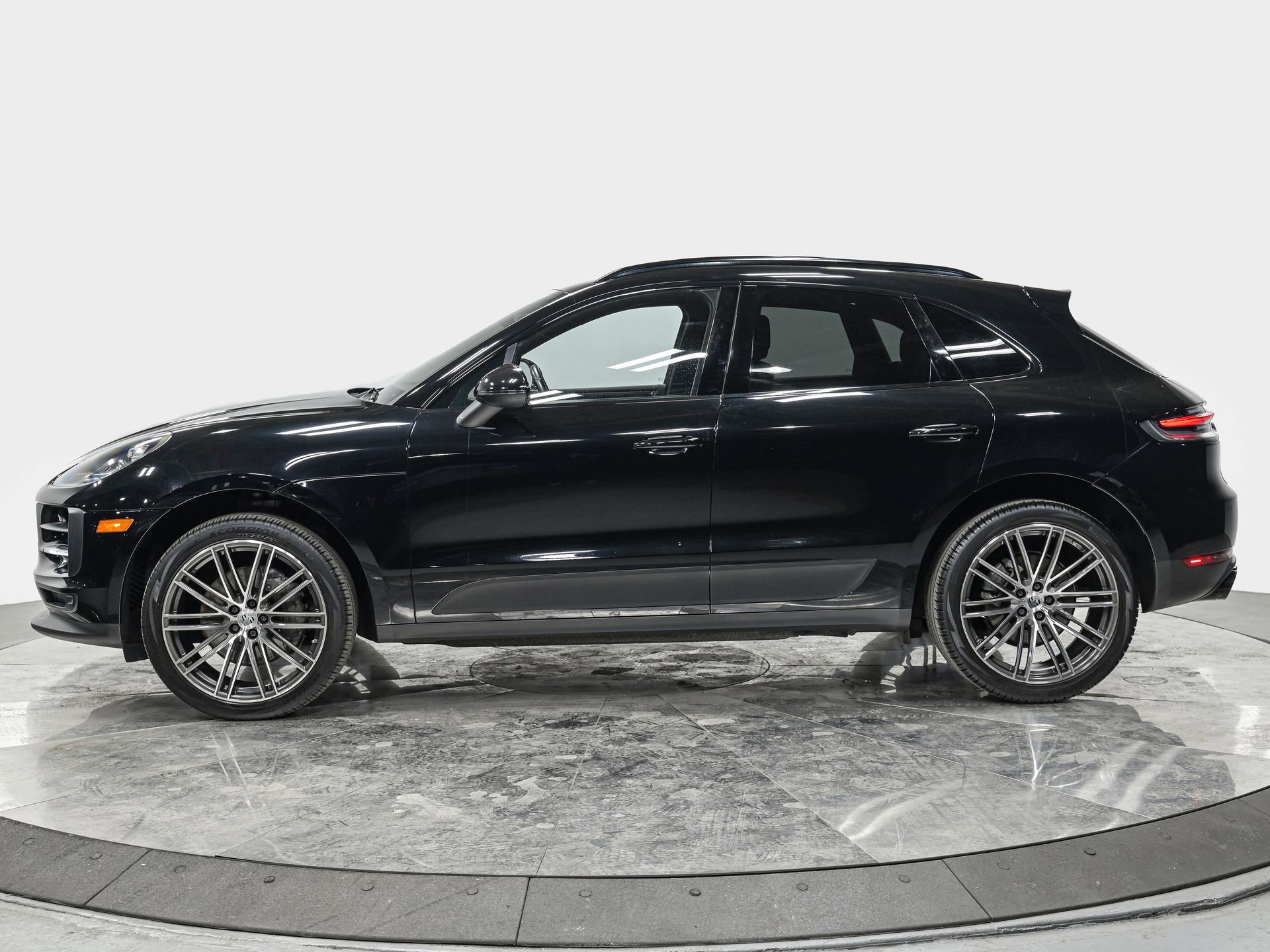 Used 2020 Porsche Macan S image 2