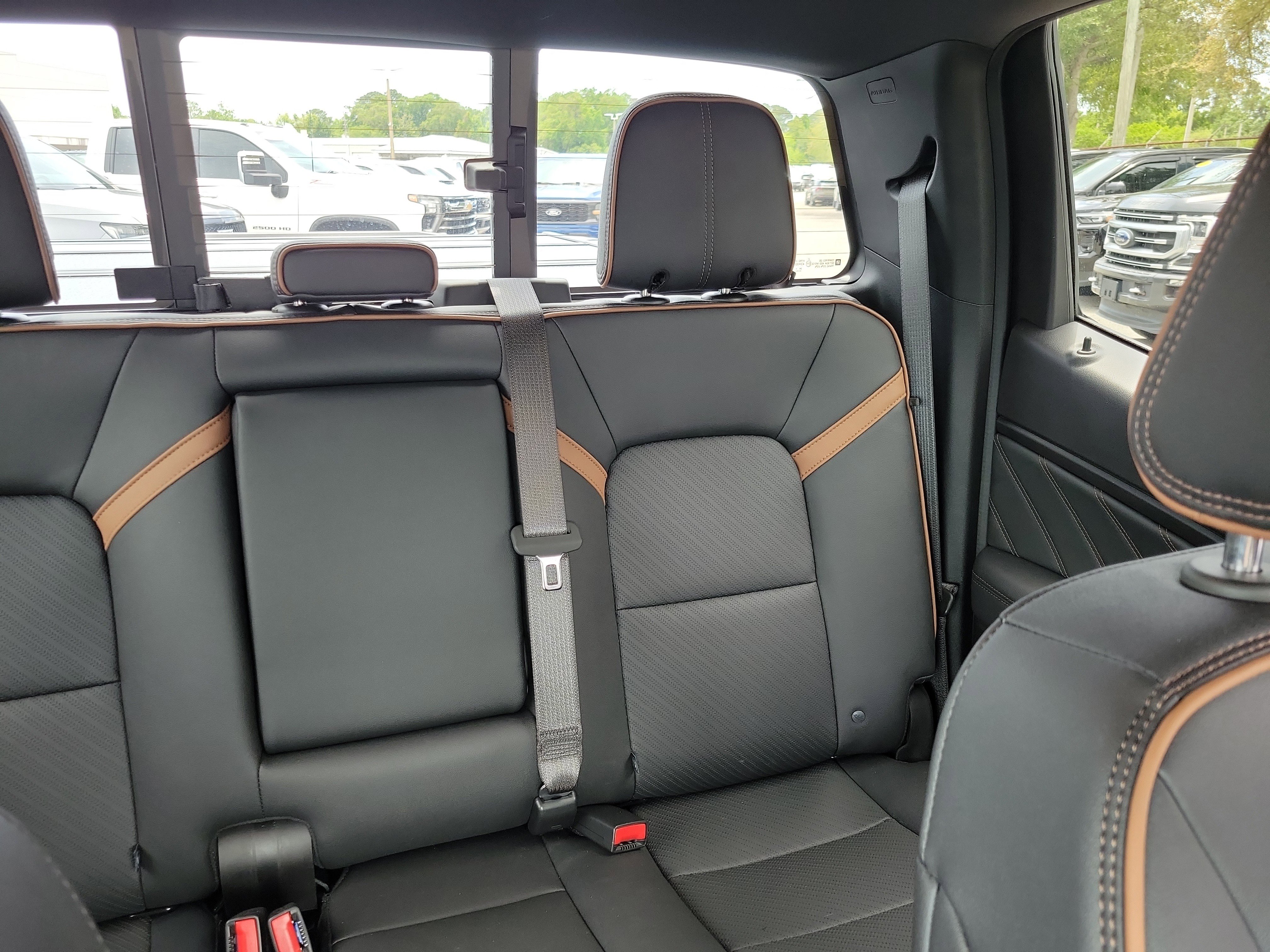 Used 2025 GMC Canyon AT4 w/ Technology Plus Package AWD/4WD image 12