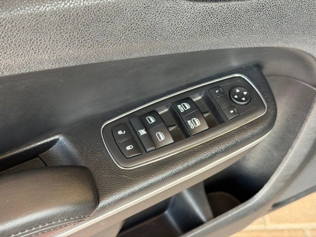 Used 2018 Chrysler 300 C w/ Safetytec Plus Group RWD image 12