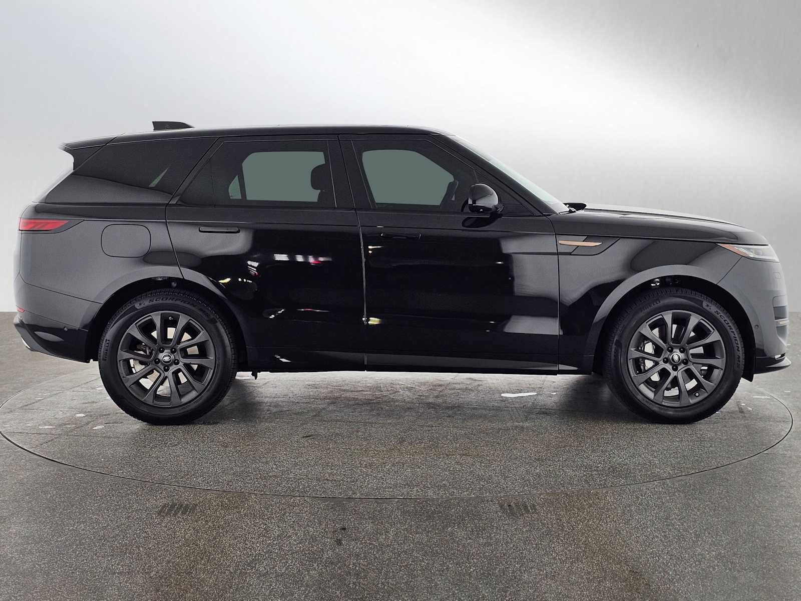 Used 2025 Land Rover Range Rover Sport Dynamic SE AWD/4WD image 6