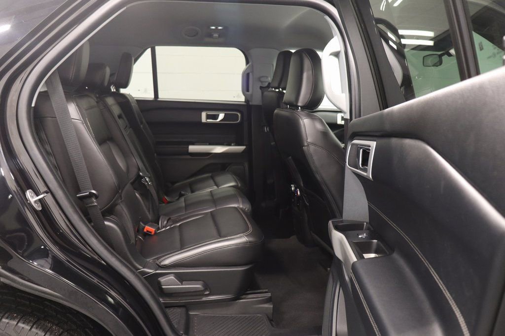 Used 2022 Ford Explorer XLT w/ Equipment Group 202A image 17
