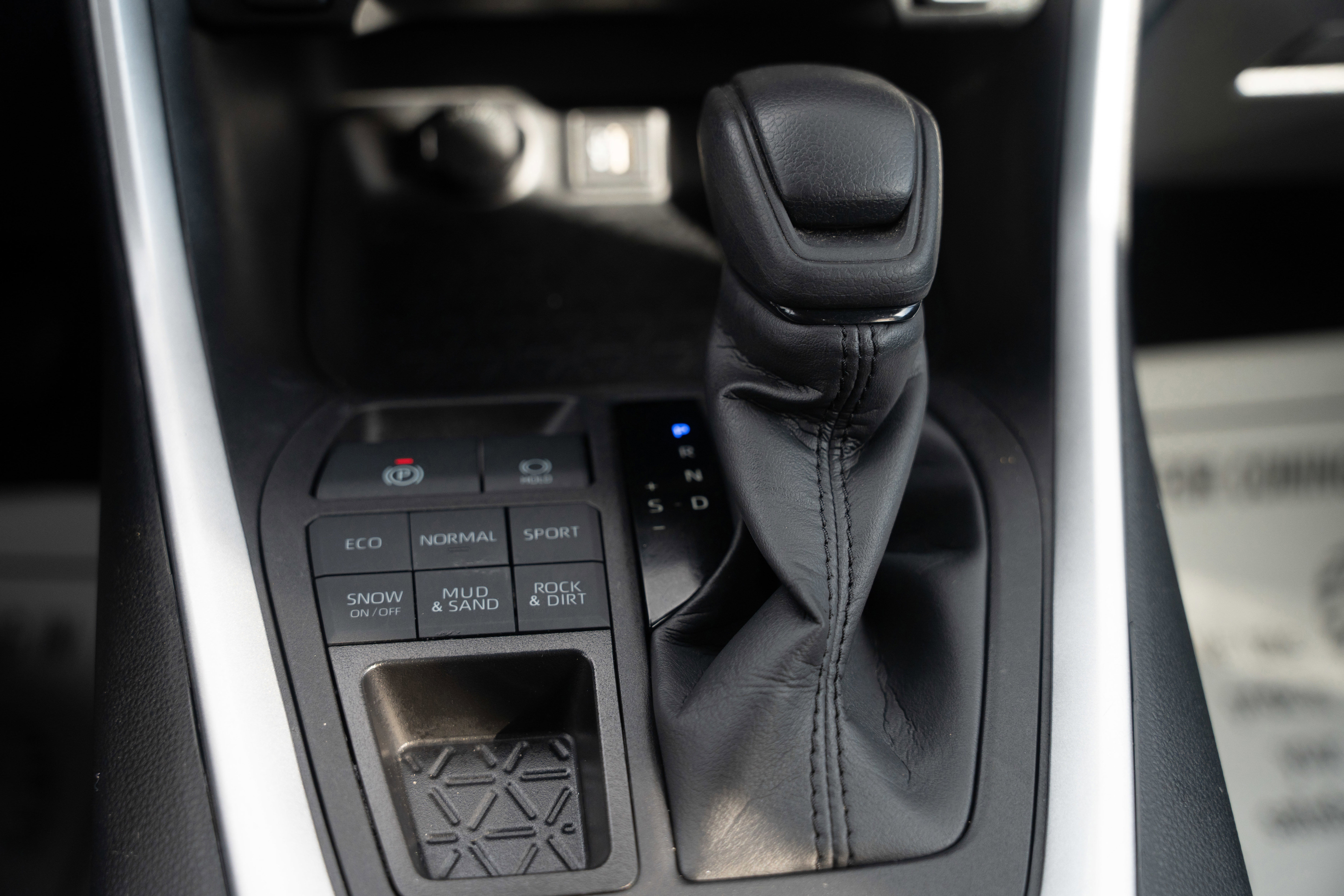 Used 2024 Toyota RAV4 LE image 37