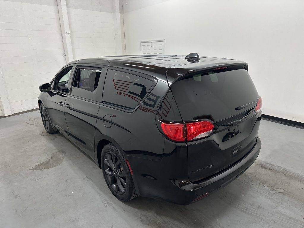 Used 2018 Chrysler Pacifica Touring Plus w/ S Appearance Package image 18