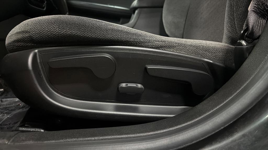 Used 2016 Chevrolet Impala LT image 15