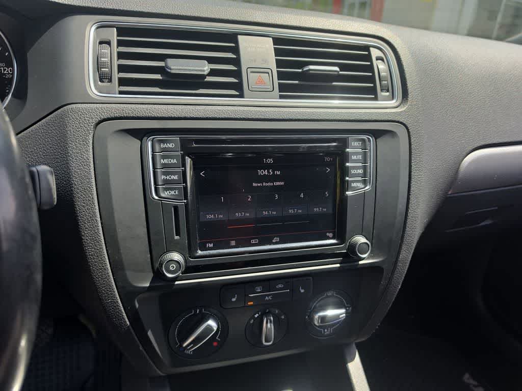 Used 2017 Volkswagen Jetta SE FWD image 16