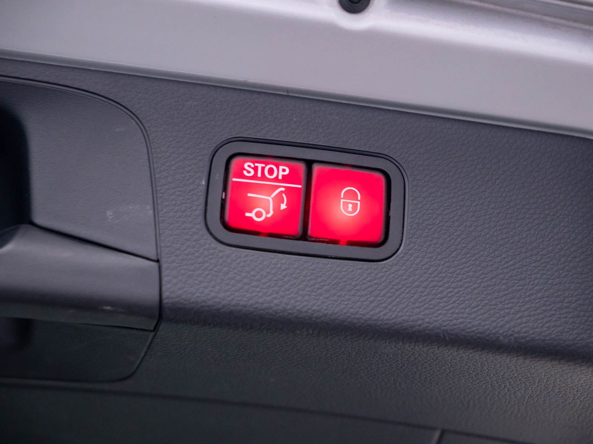 Certified 2018 Mercedes-Benz GLC 43 AMG 4MATIC image 32