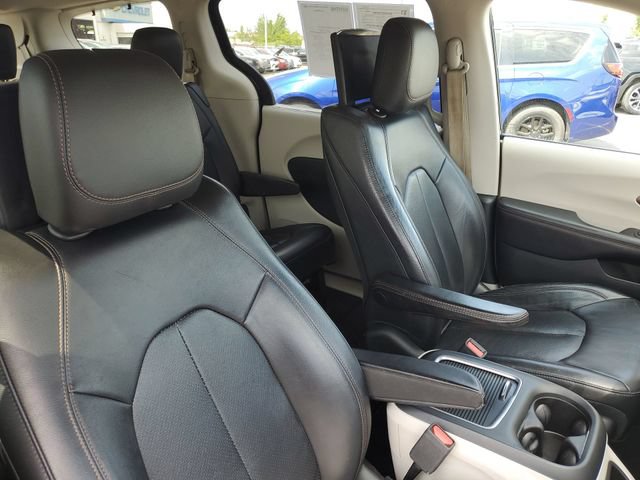 Used 2018 Chrysler Pacifica Touring-L Plus FWD image 27