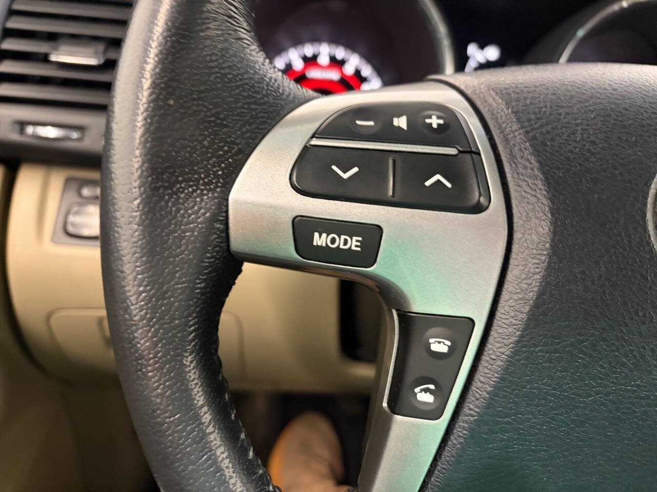 Used 2011 Toyota Highlander SE w/ Tow Pkg AWD/4WD image 18