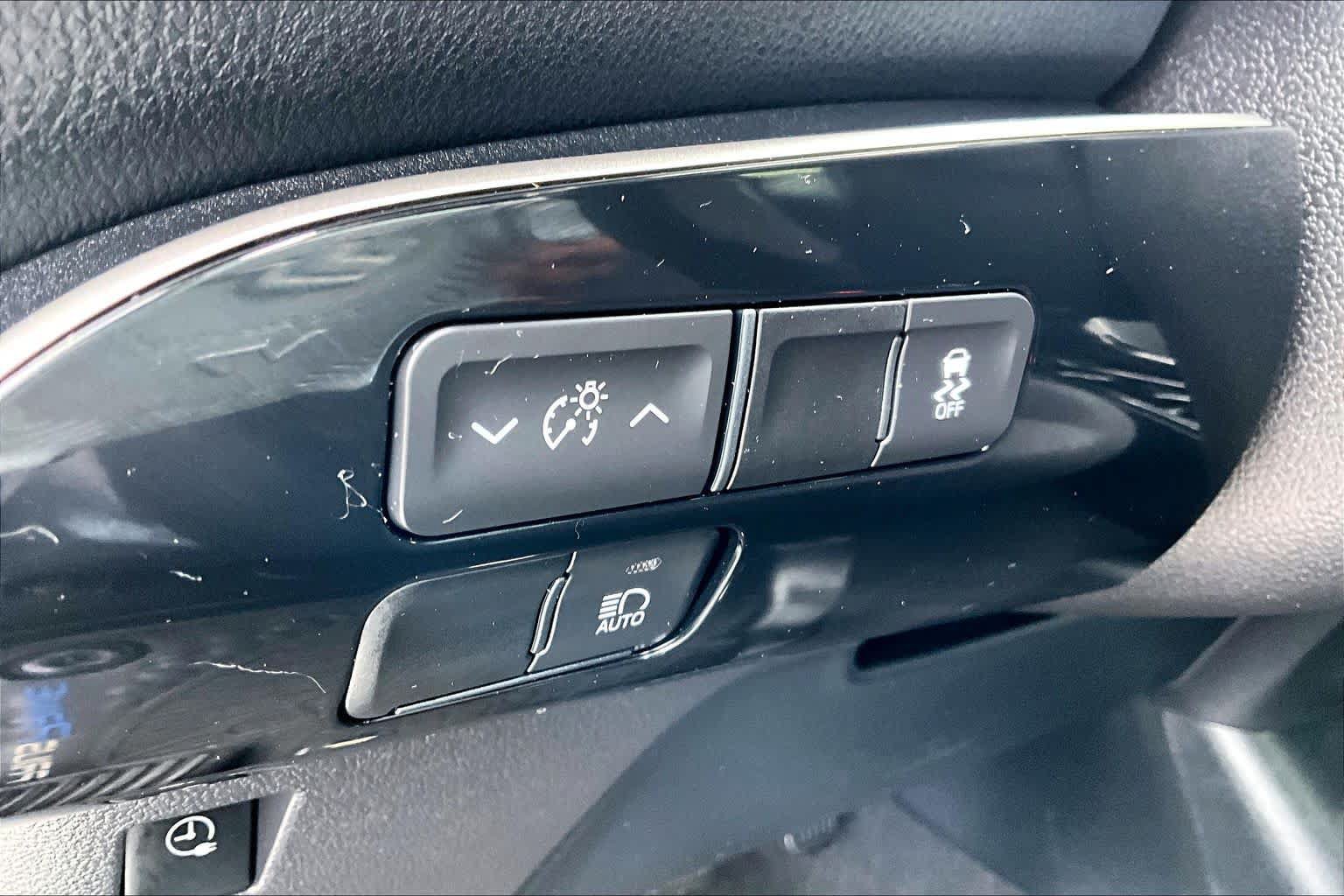 Certified 2020 Toyota Prius Prime LE FWD image 32