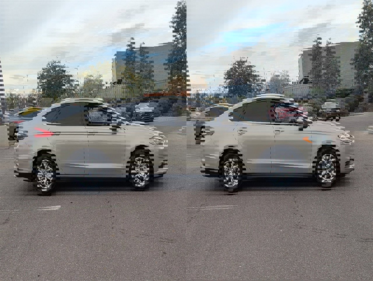 Used 2015 Ford Fusion S image 7