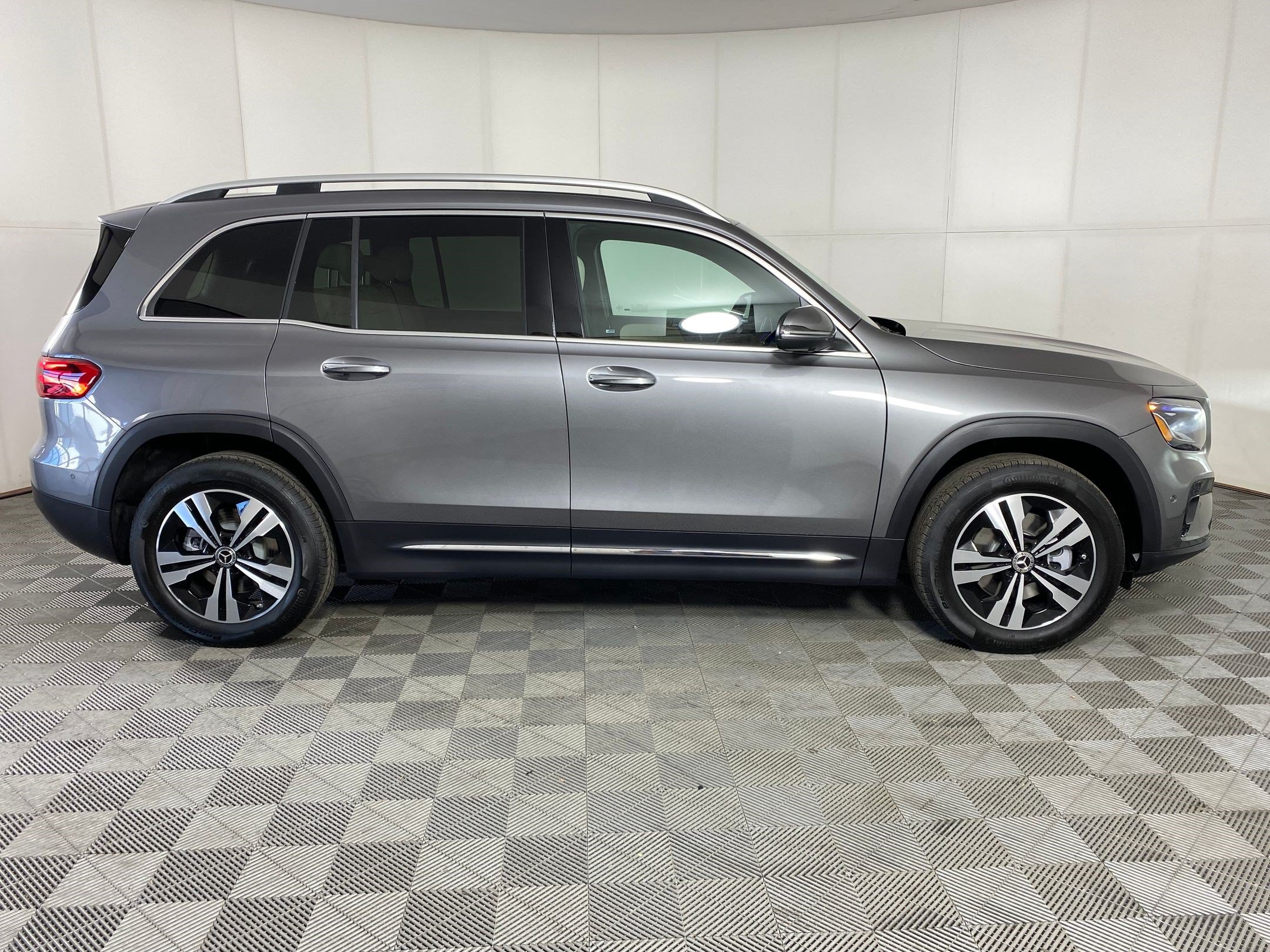 Used 2026 Mercedes-Benz GLB 250 4MATIC image 8