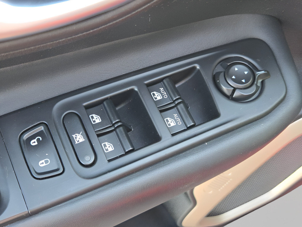Used 2017 Jeep Renegade Limited FWD image 25