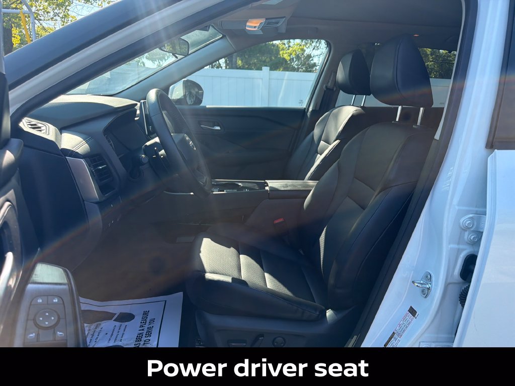 Certified 2025 Nissan Rogue SV w/ SV Premium Package FWD image 11