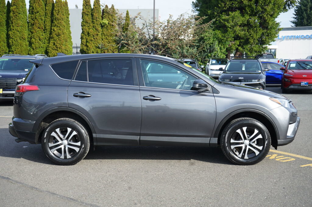 Used 2018 Toyota RAV4 LE w/ All Weather Liner Package FWD image 2