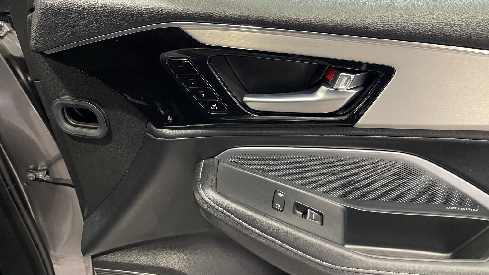 Used 2025 Acura MDX FWD w/ Technology Package image 43