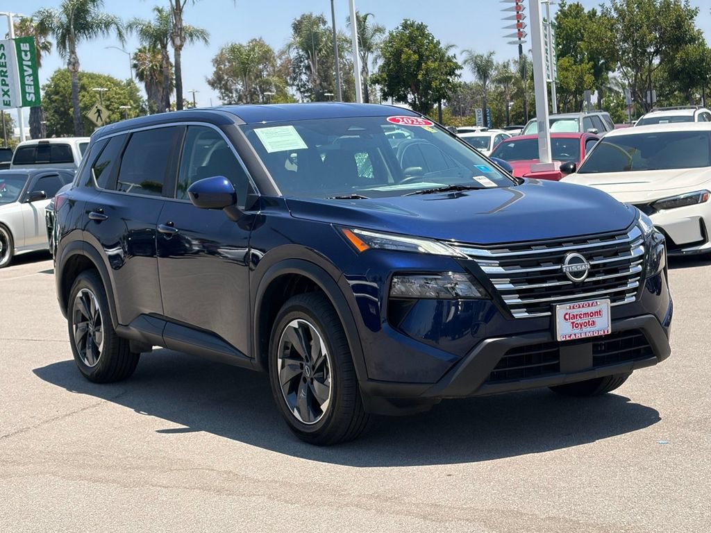 Used 2025 Nissan Rogue SV AWD/4WD image 47