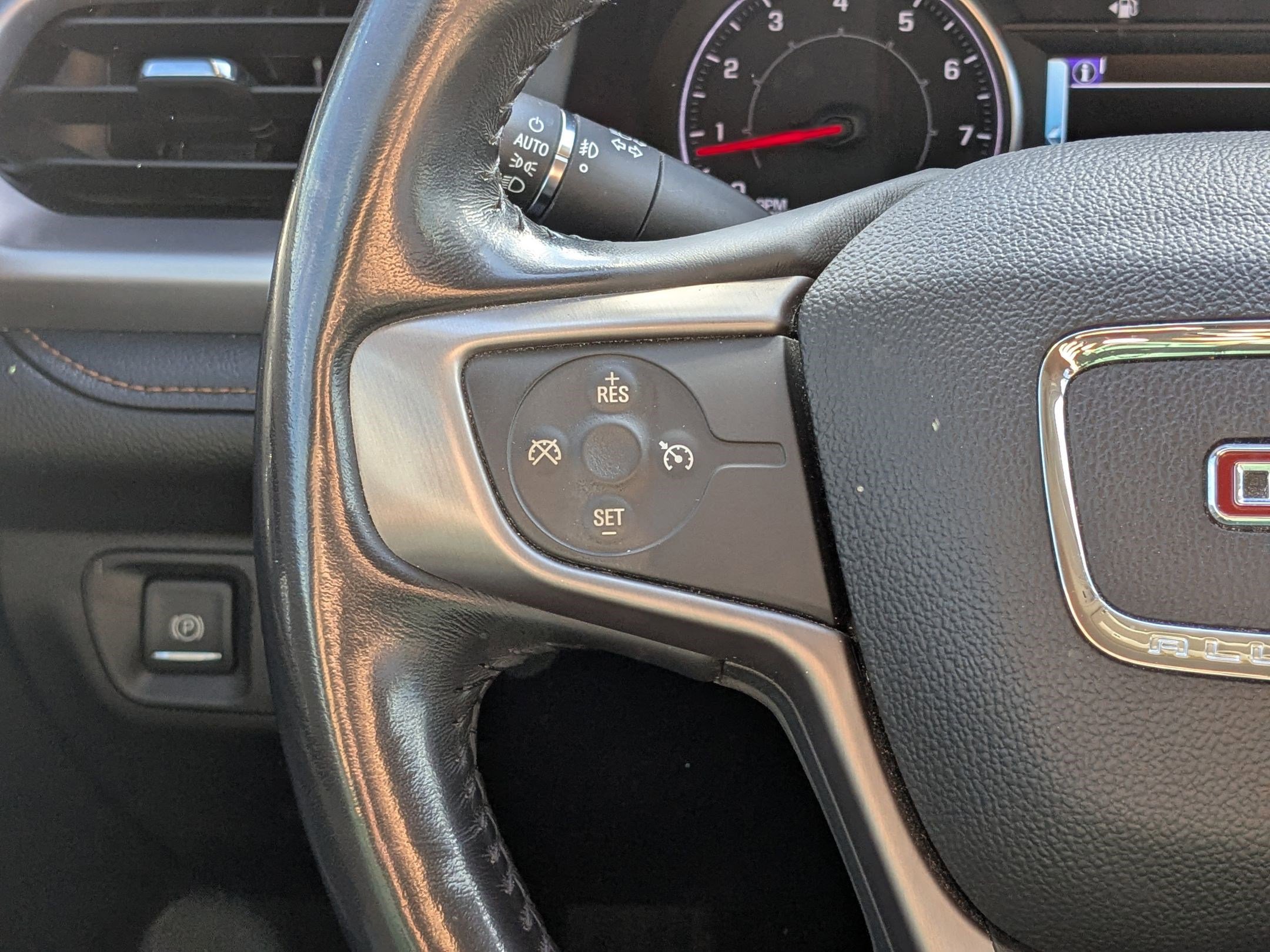 Used 2019 GMC Acadia SLT image 18