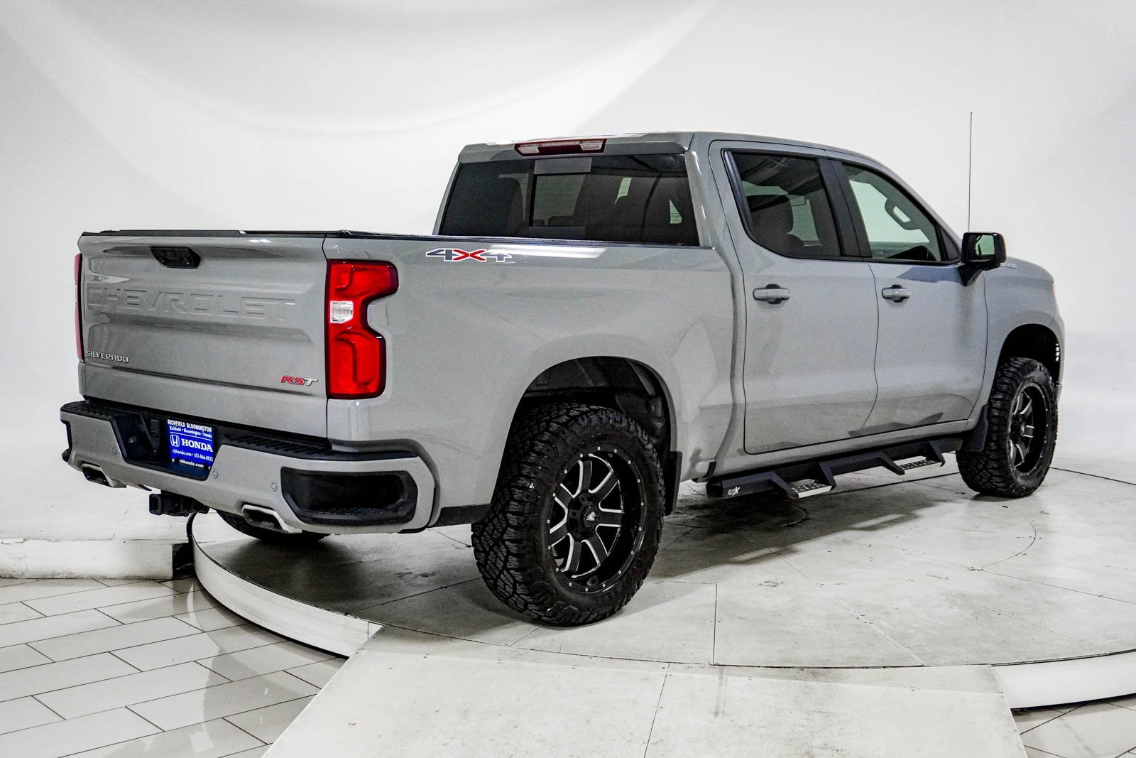 Used 2024 Chevrolet Silverado 1500 RST w/ Convenience Package II image 9