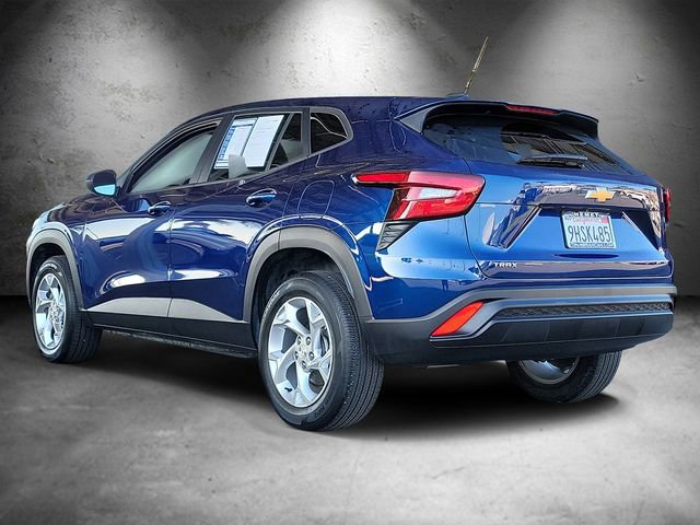 Used 2024 Chevrolet Trax LS w/ LS Convenience Package image 4