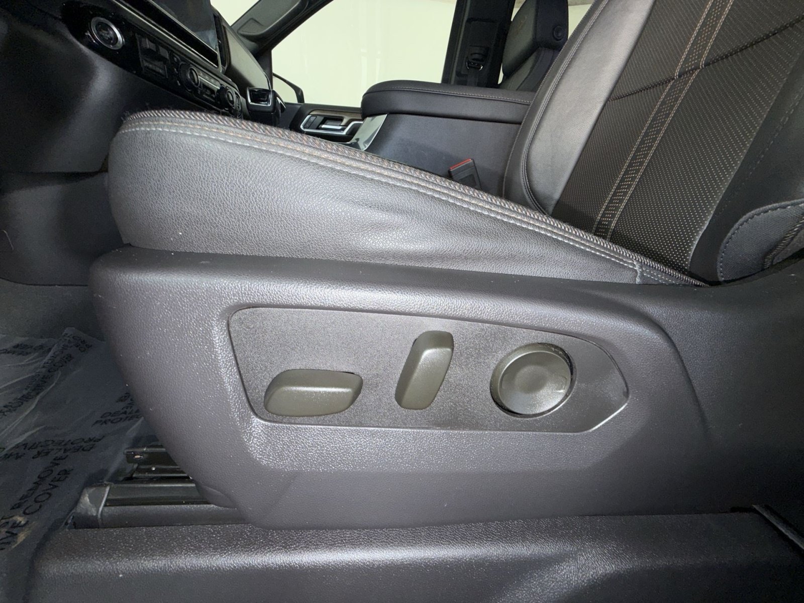 Used 2024 Chevrolet Silverado 1500 High Country w/ High Country Premium Package AWD/4WD image 14