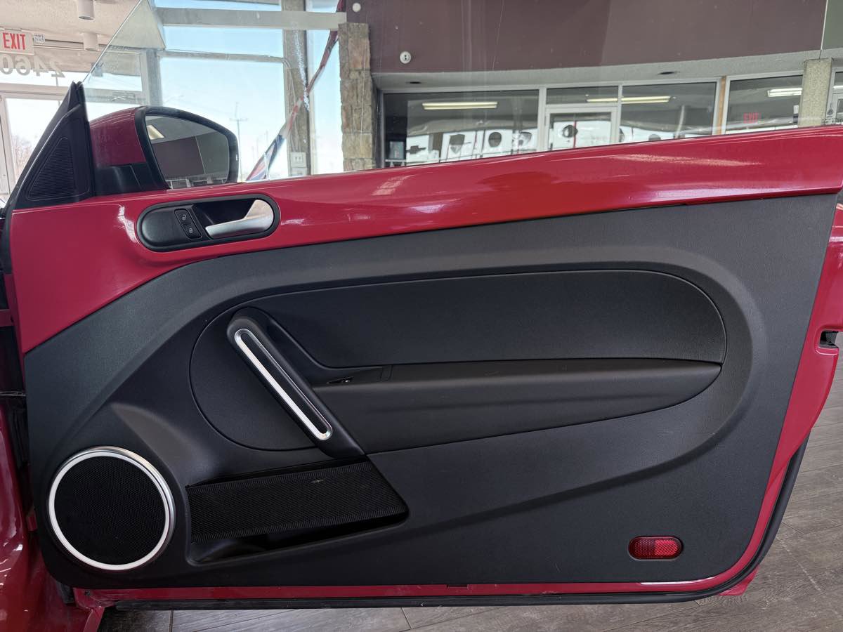 Used 2013 Volkswagen Beetle 2.5 image 30