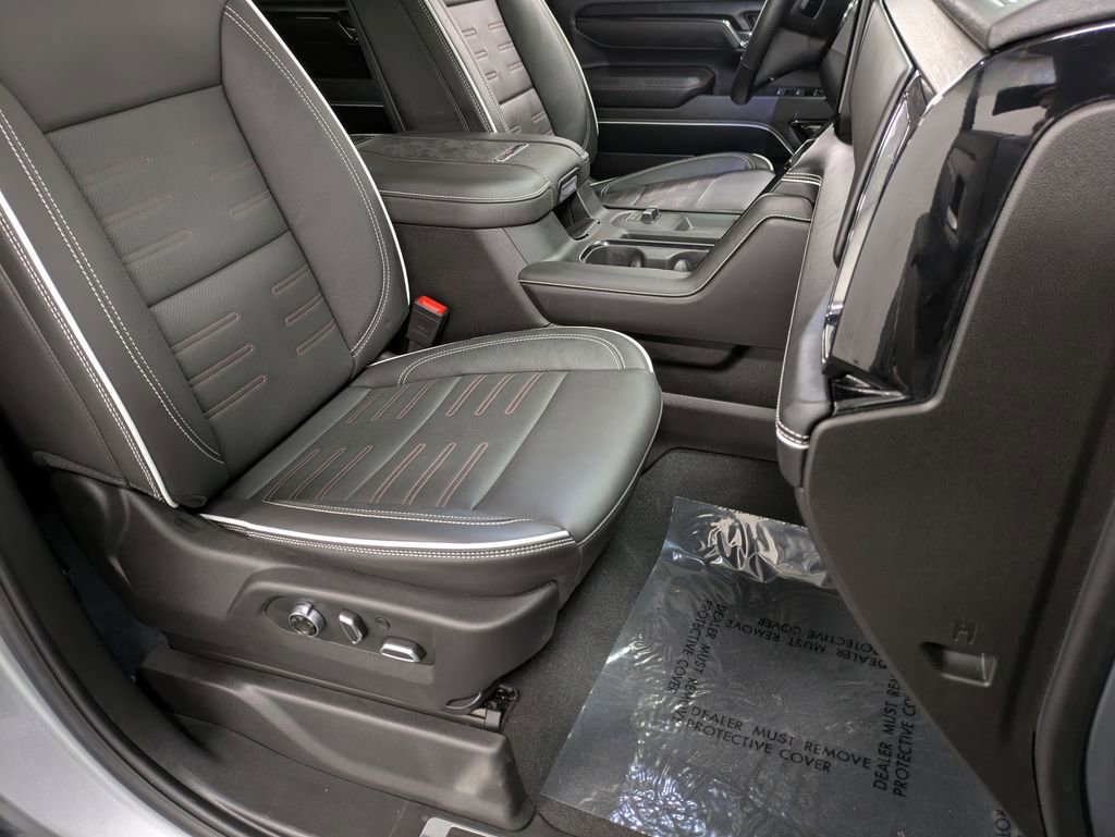 Used 2025 GMC Sierra 2500 AT4X image 29