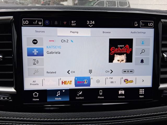 Used 2026 Chrysler Pacifica Select image 10