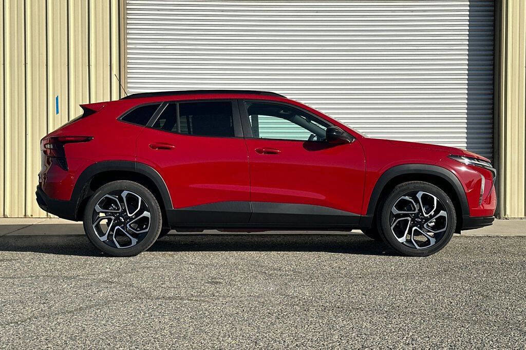 New 2026 Chevrolet Trax RS w/ Sunroof Package image 8