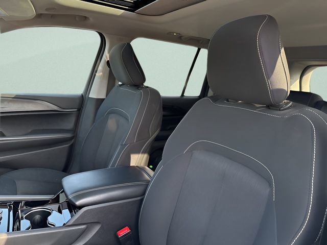 Used 2023 Jeep Grand Cherokee Laredo w/ Luxury Tech Group I image 8