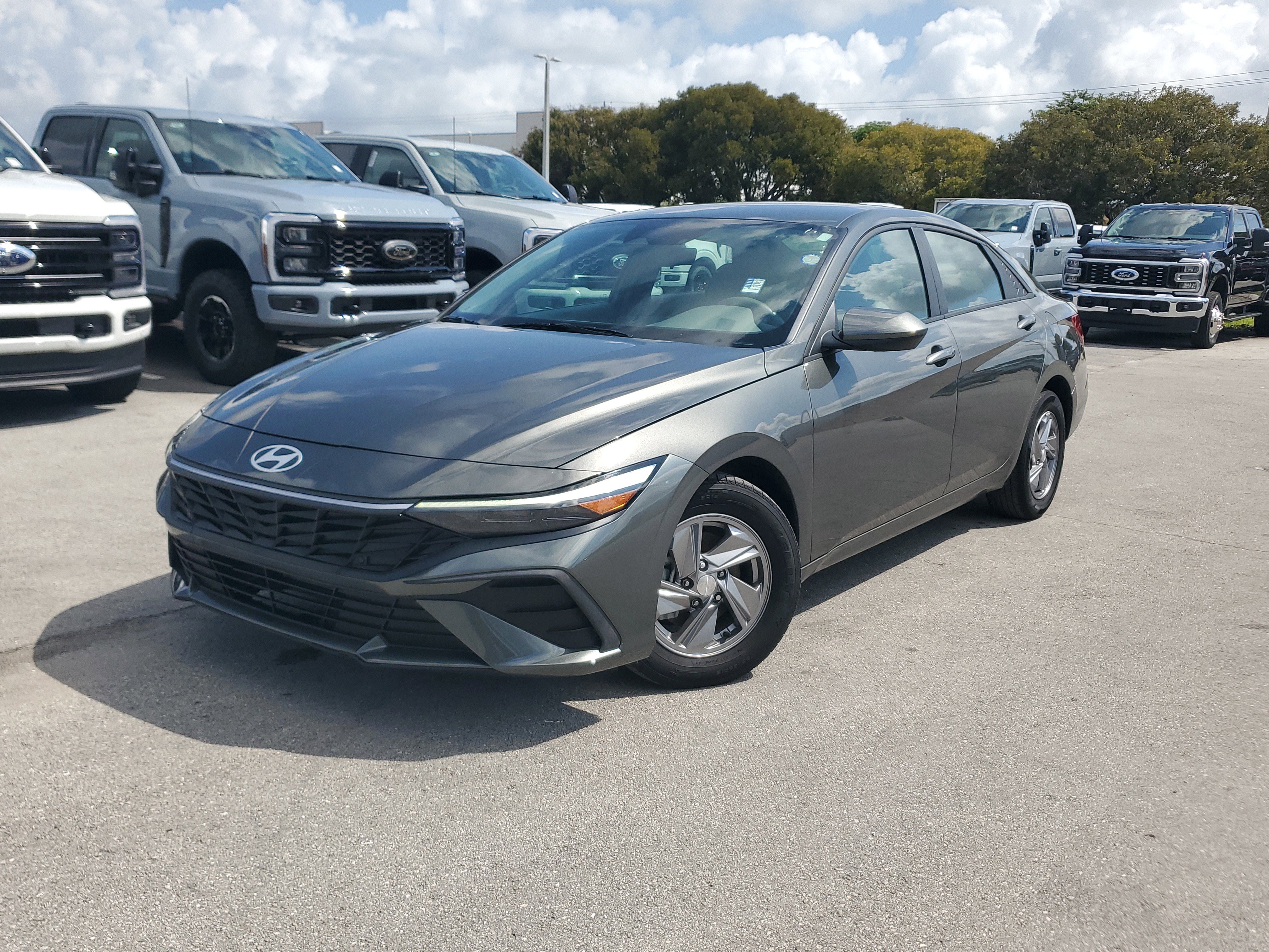 Used 2024 Hyundai Elantra SE